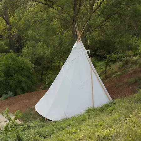 Les Cabanes-tipi Paco En Pleine Nature * La Tour-sur-Orb