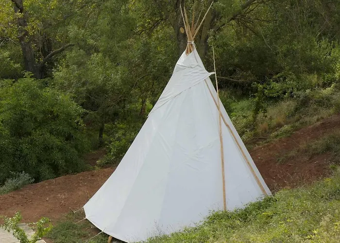Les Cabanes-tipi Paco En Pleine Nature * La Tour-sur-Orb